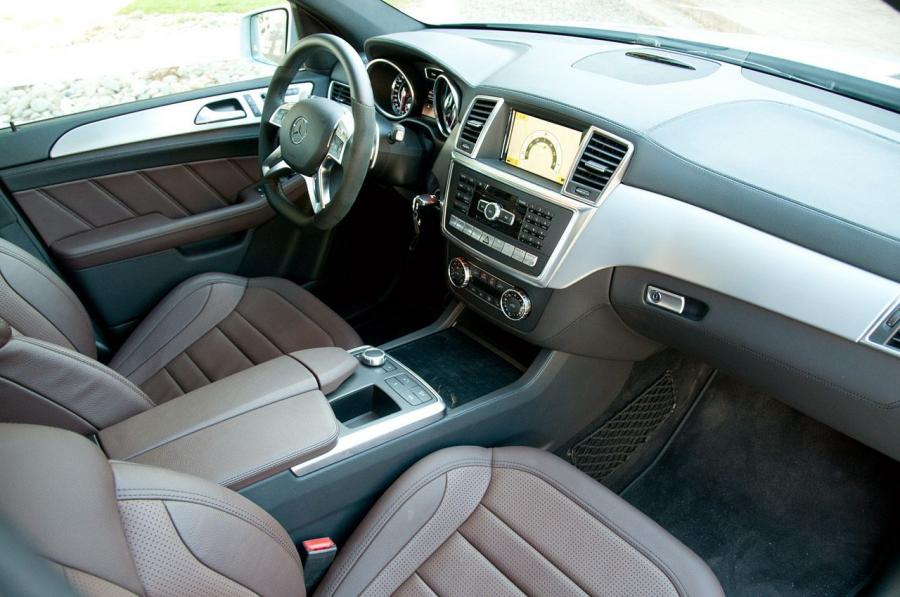  Mercedes-Benz ML63 AMG 2012 года  (фото 28 из 70)